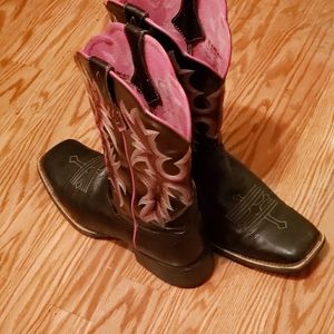 Women's size 10 Ariat boots